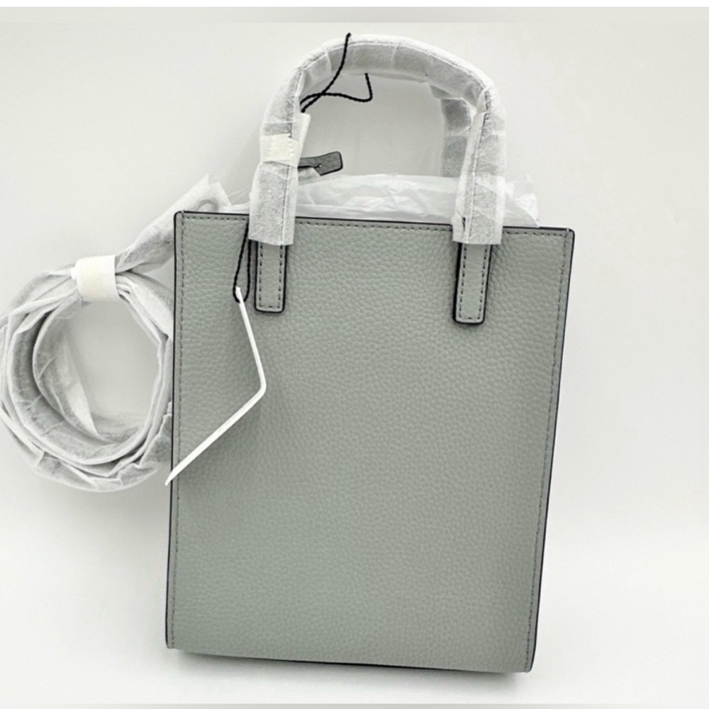 Marc Jacobs and Looney Toons collab! Featuring….BUGS BUNNY!! NWT Limited edition - Picture 4 of 8